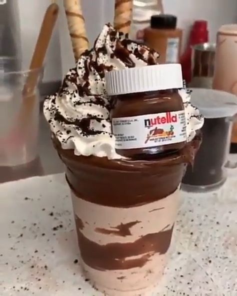 Nutella Shake, Potato Chip Rock, Nutella Milkshake, Magic Ideas, Mini Nutella, Nutella Lover, Nutella Fudge, Nutella Brownies, Food Tags