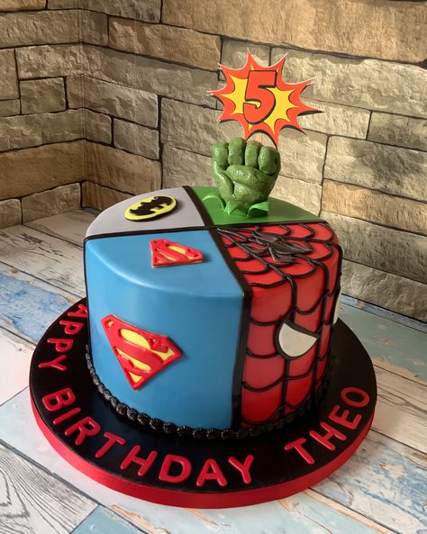 Hulk And Batman Cake, Birthday Cake Superman, Spidey And Hulk Cake, Spiderman Hulk Birthday Cake, Hulk Spiderman Cake, Hulk And Spiderman Cake, Superhero Cake For Boys, Superman Birthday Cake, Avengers Birthday Cake