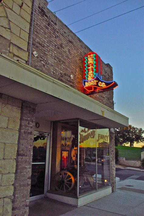 Austin Texas Shopping, Shopping In Austin Texas, Austin Travel, Austin Shopping, Vintage Western Wear, Best Places To Shop, Texas Roadtrip, Western Boutique, Places To Shop