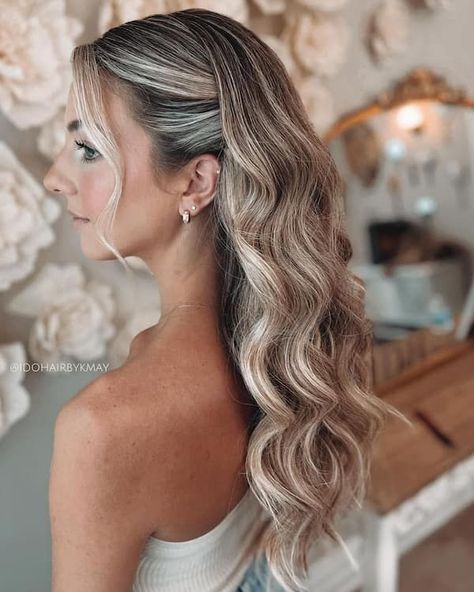 Versatile and Stylish: Side-Swept Hair for Any Event Bride Hair One Side Pinned Back, Eras Hair, Long Blonde Hair Cuts, Event Hairstyles, Blonde Wedding Hair, Bridemaids Hairstyles, Bridal Hair Down, Formal Hairstyles For Long Hair, Side Swept Hairstyles