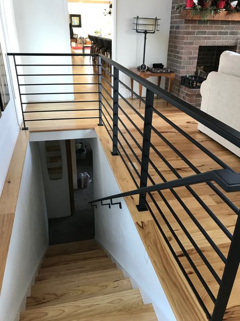 Horizontal Interior Railing, Loft Bannister Ideas, Horizontal Metal Railing, Open Staircase Ideas Basement Stairs, Horizontal Handrail, Diy Railings For Stairs, Indoor Railings For Stairs, Stair Guardrail, Open Basement Stairs In Kitchen