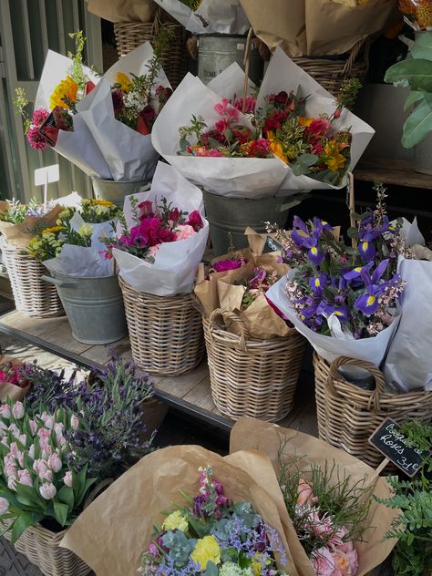 English Spring Aesthetic, French Spring Aesthetic, Europe Spring Aesthetic, Spring Aesthetic London, Spring In Paris Aesthetic, Spring In London Aesthetic, Paris Spring Aesthetic, London Spring Aesthetic, Moodboard Paris