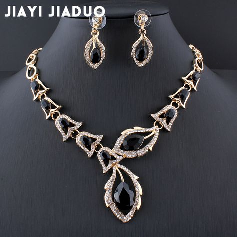 Luxury Jewelry Diamond, Rich Jewelry, African Wedding Jewelry, Crystal Wedding Necklace, Wedding Necklace Set, Pearl Jewelry Sets, Beads Jewellery, Golden Jewelry, Fashion Jewelry Sets