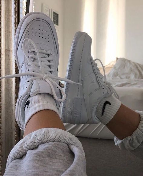 Forces Outfit, Zapatillas Nike Air Force, White Air Forces, Nike Shoes Girls, Nike Socks, Nike Air Shoes, Hype Shoes, Shoe Inspo, Aesthetic Shoes