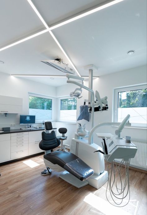 Dentist Room Design, Doctor Vibes, Dentist Room, Dentist Cabinet, Dentist Office Design Interiors, Ortho Office, Dentist Office Design, Dental Spa, Dentist Clinic