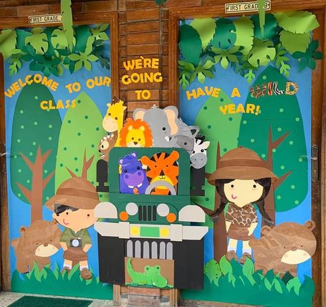 Jungle Theme Classroom, Theme Classroom, Jungle Theme, Door Decoration, Classroom Themes, First Grade, Door Decorations, Back To School, Animals