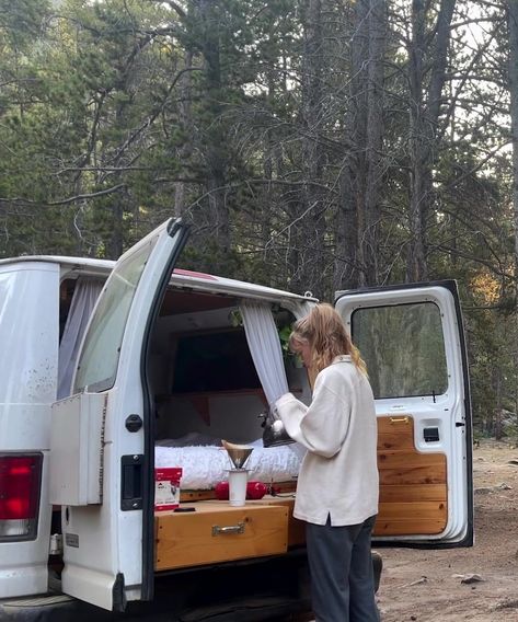 Travelling In A Van, Hannah Lee Duggan Van, Hannah Duggan, Hannah Lee Duggan, Van Remodel, Van Life Aesthetic, Vans Aesthetic, Hannah Lee, Van Travel