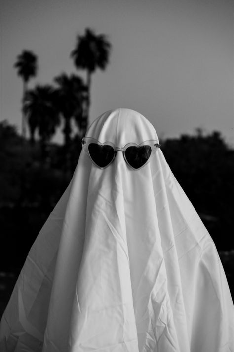 ghost photoshoot ideas Ghost With Glasses Aesthetic, Halloween Party Photoshoot, Cute Ghost Aesthetic, Ghost Photoshoot Aesthetic, Halloween Aesthetic Ghost, Slay Photos, Sheet Ghost Aesthetic, Sheet Ghost Photoshoot, Ghost With Glasses