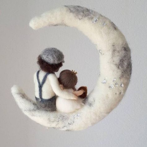 Needle Felted Moon, Felting Tutorial, Nursery Deco, Needle Felting Diy, Baby Mobiles, Felt Fairy, Father And Daughter, Anniversary Gifts For Parents, Needle Felting Projects