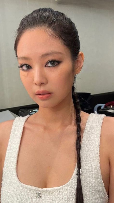 Jennie Makeup Tutorial, Jennie Makeup, Kim Makeup, Concert Makeup, Ruby Jane, Ethereal Makeup, Dark Makeup, Creative Makeup Looks, Asian Makeup