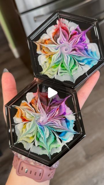 Resin Jewelry Diy Ideas, Easy Resin Crafts For Beginners, Resin Coasters Ideas, Resin With Flowers, Marble Effect Resin, Diy Resin Flowers, Resin Techniques, Coaster Resin, Coasters Resin