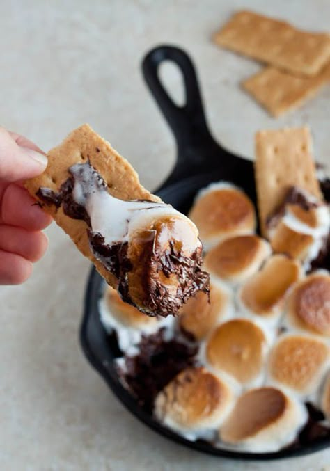 Indoor Smores Repin Via: Joy the Baker Indoor Smores, Marshmallow Dip, Chocolate Marshmallow, Slow Cooker Desserts, Dessert For Two, Diy Pantry, Skillet Recipes, S'mores, Cast Iron Cooking