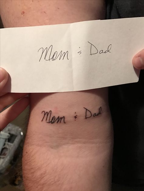 Matching Tattoo With Parents, Small Tattoos Handwriting, Small Parent Tattoos, Tattoos To Dedicate To Mom, Tattoo Of Parents Handwriting, Grand Parent Tattoo Ideas, Tattoo Ideas For Parents Names, Tattoos Parents Tribute, Tattoo For My Parents