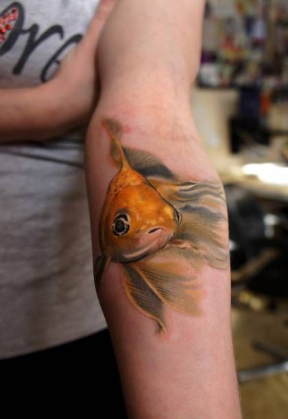 Best Watercolor Tattoos | List of Watercolor Tattoo Ideas Kingfisher Tattoo, Aquatic Tattoo, Goldfish Tattoo, See Tattoo, Hyper Realistic Tattoo, Favorite Tattoos, Finger Tats, Pisces Tattoos, Sweet Tattoos