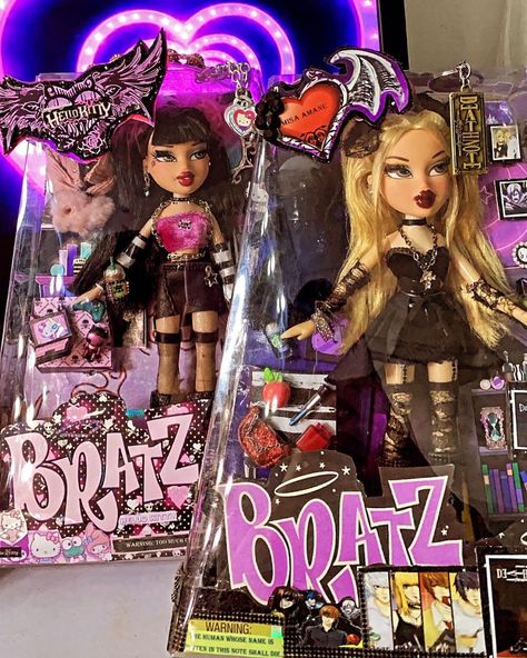 Bratz dolls 💘 on Instagram: “Girlz just wanna have fun 😍💖 #bratz #hellokitty #deatnote #dolls #dollscollector #bratzdolls” Bratz Shopping, Custom Bratz Dolls, Bratz Doll Collection, Bratz Collections, All Bratz Dolls, Backyard Halloween Party, Pink Alternative Fashion, Bratz Dolls Aesthetic, Bratz Aesthetic