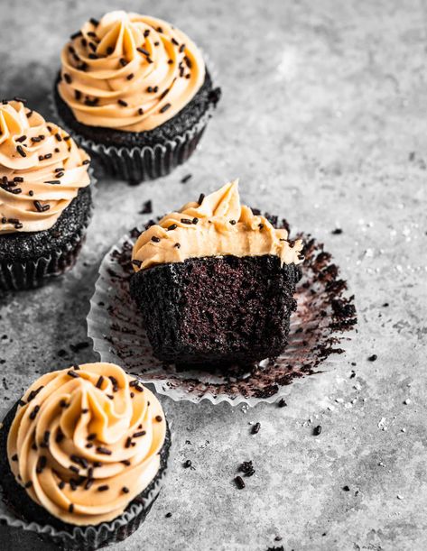 This small-batch cupcake recipe makes exactly four perfectly adorable chocolate cupcakes with peanut butter buttercream frosting. The recipe is simple, quick, and 100% delicious. Small Chocolate Peanut Butter Cake, Chocolate Cupcakes Small Batch, Small Batch Peanut Butter Frosting, Small Batch Cupcake Recipe, Small Batch Of Cupcakes, Cupcakes For 2, Quick Cupcakes, Small Batch Chocolate Cupcakes, Quick Cupcake Recipe