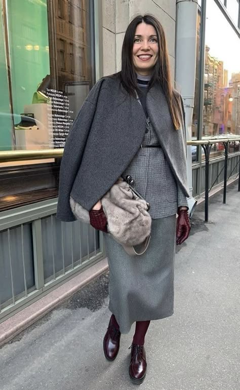 School Event Dress, Grey Skirt, Winter Skirt Outfit, Women's Outfits By Occasions, Stylish Skirts, Grey Outfit, Mode Inspo, 가을 패션, Winter Outfits Women