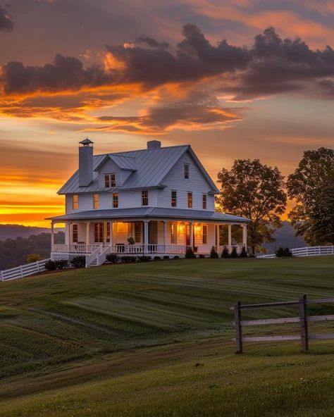 Farmhouse Gallery Old Style Farmhouse Exterior, Modern Farmhouse Drawing, Farmhouse Asthetic Picture, House On A Farm Country, White Farm Style House, Country Ranch House Exterior, Horse Ranch Architecture, Pretty Country Houses, Country Farmhouse Home