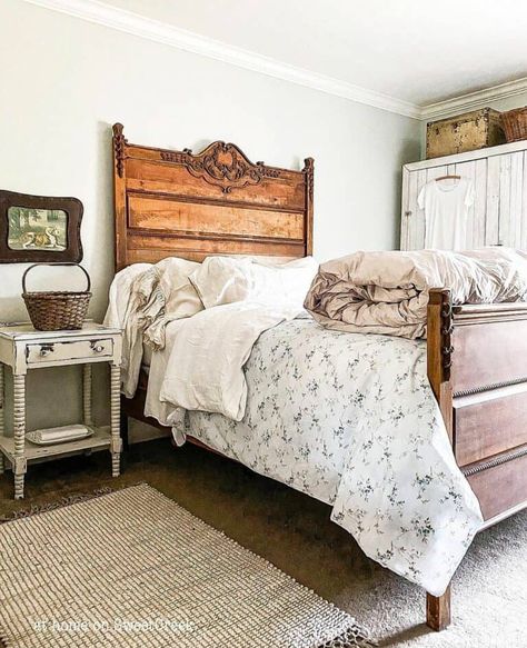 15 Striking Board and Batten Bathrooms That Look Chic and Timeless Green Farmhouse Bedding, Farmhouse Girls Bedroom, Rustic Bedframe, White Night Table, Light Blue Bedding, Green Farmhouse, Rustic Farmhouse Bedroom, Bed Photos, Beige Bed