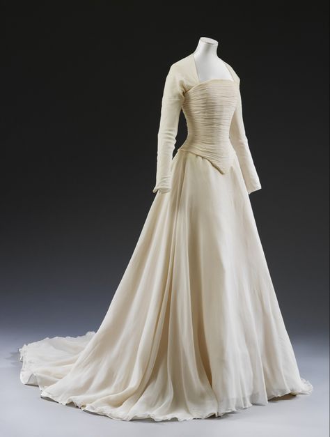 Wedding dress designed by Jasper Conran 1994 19th Century Wedding Dress, Sarah Chatto, Dress 1900, Lady Sarah Chatto, Brides Dress, Wedding Destinations, Wedding Brides, Wedding Dresses Cinderella, Century Dress