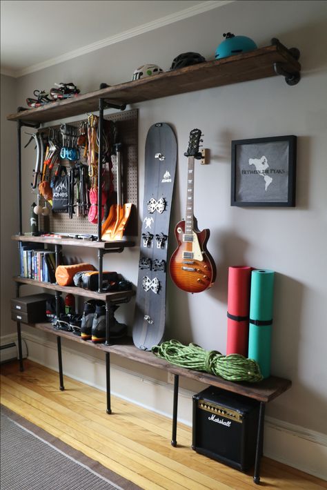 Rock Climbing Gear Storage, Indoor Gear Storage, Storage For Camping Gear, Climbing Gear Wall, Home Maker Space, Sport Gear Storage, Gear Storage Room, Outdoor Gear Room, Climbing Gear Storage