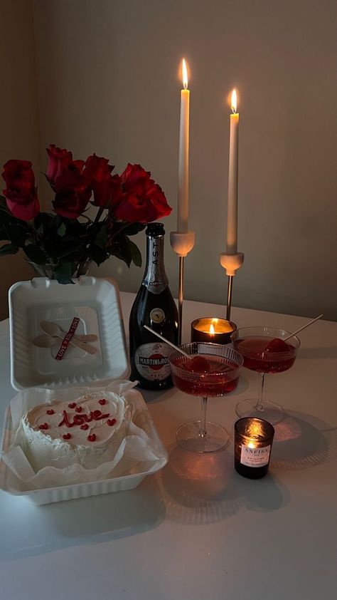 Home Valentines Dinner Ideas, Valentines Set Up For Him, Valentines Dinner At Home Romantic, Romantic Night In, Anniversary Set Up, Romantic At Home Dinner, Romantic Dinner Table Setting For Two, Romantic Dinner Set Up, Vday Aesthetic