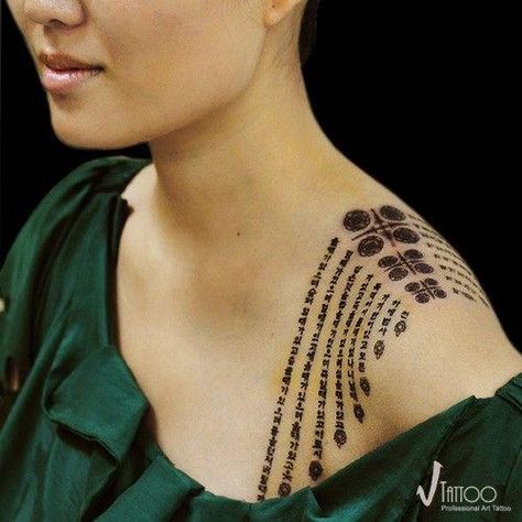 Korea Tattoo, Korean Tattoo, Korean Tattoo Artist, Korean Tattoos, Spine Tattoos For Women, Asian Tattoos, Shoulder Tattoos For Women, Tattoo Videos, Spine Tattoos