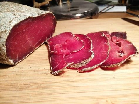 Cured Beef, Cured Meat Recipes, Homemade Sausage Recipes, Homemade Sausage, Dehydrated Food, Smoked Food Recipes, Homestead Survival, Processed Meat, Cured Meats