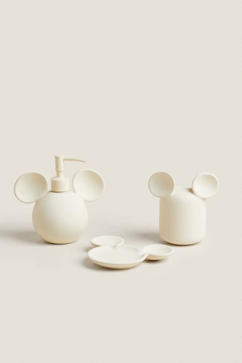 MICKEY © BATHROOM ACCESSORIES SET - 710 | ZARA United States Bathroom Ideas For Kids, Mickey Bathroom, Mickey Mouse Bathroom, Mickey Mouse Nursery, Kids Bathroom Sets, Disney Bathroom, Disney Diy Crafts, Disney Room Decor, Space Themed Room