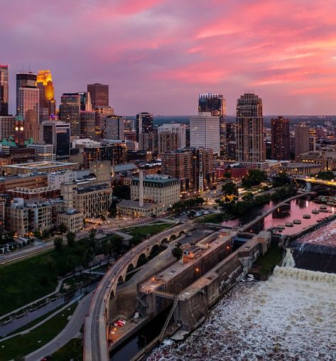 Escape to Minneapolis for Stage Shows, Gorgeous Lake Views, and a Foodie’s Paradise — Midwest Living Minneapolis Snow, Minneapolis Aesthetic, Minnesota Aesthetic, Minnie Aesthetic, Minneapolis City, Minnesota Travel, Post Grad Life, Midwest Living, Post Grad