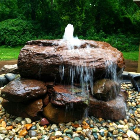 * this size! Diy rocks. Backyard Water Fountains, Pondless Water Features, Kolam Air, Water Fountain Design, Taman Air, Small Front Gardens, Air Mancur, Outdoor Water Features, Garden Water Fountains