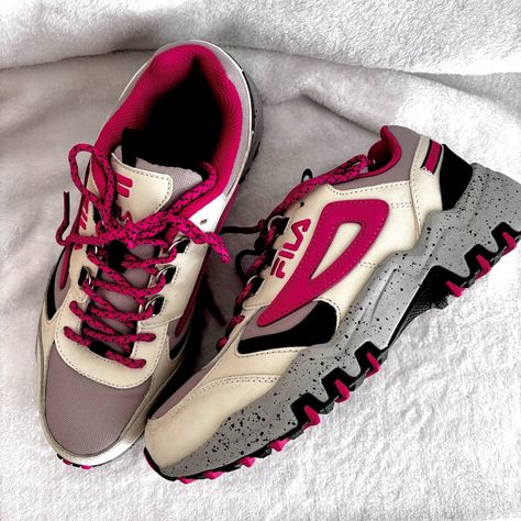 Brand New Without Box Size 6 Fila Women’s Reminder Sneaker Beige With Fuchsia And Black. Shoes Fila, Fashion Moodboard, Fila Shoes, Mood Board Fashion, Size 6, Brand New, Cream, Sneakers, Pink