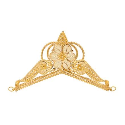 sonar_mukut_gold_crown_bengali_wedding_jewellery_jewelry Gold Mukut Design, Gold Mukut, Mukut Design, Gold Jewellery India, Lot Of Jewelry, Bengali Bride, Jewel Wedding, Gold Mangalsutra, Silver Jewellery Indian