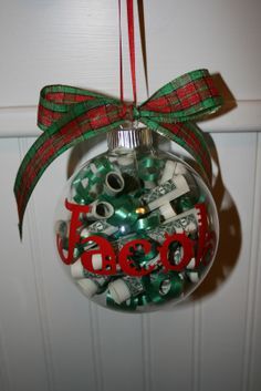 Christmas Money Ornament: Creative way to give money for Christmas! I need to make these for the kids. Money Ornaments, Gift Money, Easy Diy Christmas Gifts, Creative Money Gifts, Ge Bort, Christmas Money, Cash Gift, Navidad Diy, Easy Christmas Diy