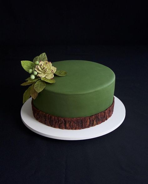 31 Birthday Cake For Men, Green Cake For Men, Green And Brown Cake, Green Cake Design Simple, Forest Green Cake, Green Cake Decoration, Green Color Cake, Green Bday Cake, Green Flower Cake