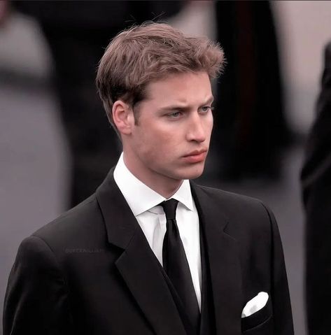 Hot Royals Prince, Prince William Young Pictures, Prince William Aesthetic, Prince William 90s, Prince Aesthetic Royal, Royal Family Aesthetic, Young Prince Harry, Young Prince William, Young William