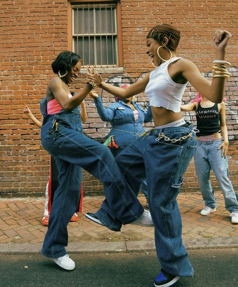 2000s Fashion Black Women Hip Hop, 90s Fubu Outfits, 90s Black Woman Aesthetic, 80s Fashion Black Women Hip Hop, 2000s Nyc Fashion, 80’s Fashion Black Women, 90s Life Aesthetic, 90s Black Women Aesthetic Outfits, Y2k Aesthetic Black Women