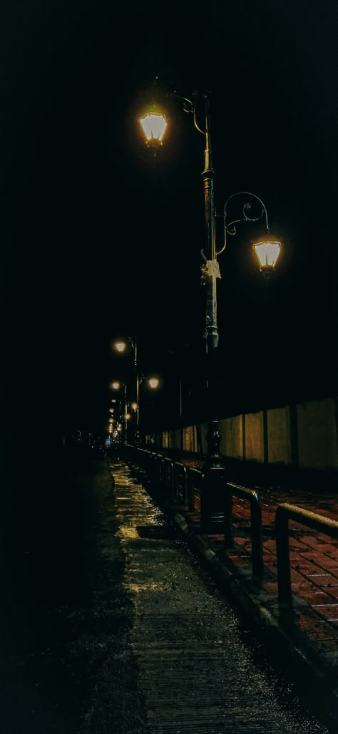 Aesthetic Road Pictures Night, Rainy Street Night Aesthetic, Road Lights Aesthetic, Empty Road Night Aesthetic, Town At Night Aesthetic, Night Road Background For Editing, Dark Streets Aesthetic, Night Street Lights Aesthetic, Rainy Road Aesthetic