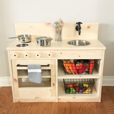 Kids Wooden Kitchen, Diy Kids Kitchen, Brag Board, Diy Playroom, Toddler Kitchen, Kitchen Sets For Kids, Pretend Kitchen, Wooden Play Kitchen, Kids Play Kitchen