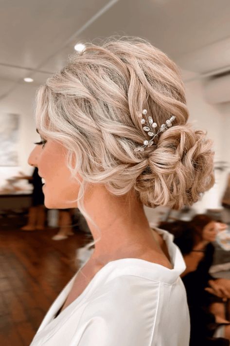 wedding updo, elegant hairstyles, timeless wedding Low Romantic Updo Brides, Bridal Style Updo, Wedding Hairstyles Updo Elegant Classy, Bridal Romantic Updo, Wedding Low Bun With Veil, Boho Bridal Updo With Veil, Wedding Bride Hairstyles Updo, Updo For Wedding The Bride, Blonde Updo Wedding