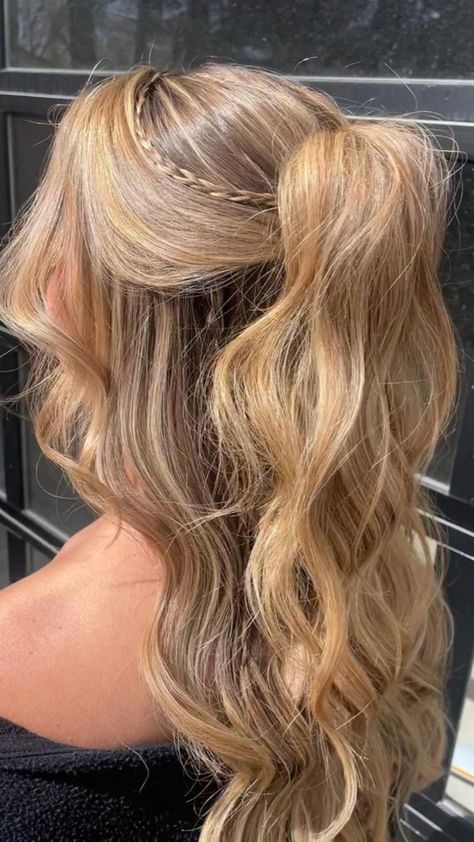 Fancy Date Hairstyles, Coronation Hairstyles, Recruitment Hairstyles, Formal Hairstyles For Prom, Mama Mia Hair, Hair Styles Bow, Hear Stile, Cute Church Hairstyles, Gala Hairstyle