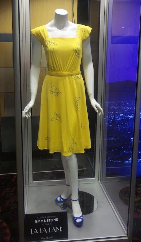 What a Waste of a Lovely Night: The Yellow La La Land Dress | Zoopolis Emma Stone La La Land Outfits, La La Land Inspired Outfits, Lala Land Costume, Musical Outfits Broadway, La La Land Costumes, Lala Land Dresses, Lala Land Outfits, La La Land Dress, Vintage Outfits Ideas