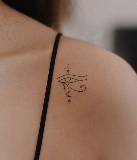 Egyptian tattoo Eye Of Horus Tattoo, Egyptian Eye Tattoos, Horus Tattoo, Starověký Egypt, Petite Tattoos, Egyptian Tattoo, Small Hand Tattoos, Classy Tattoos, Discreet Tattoos