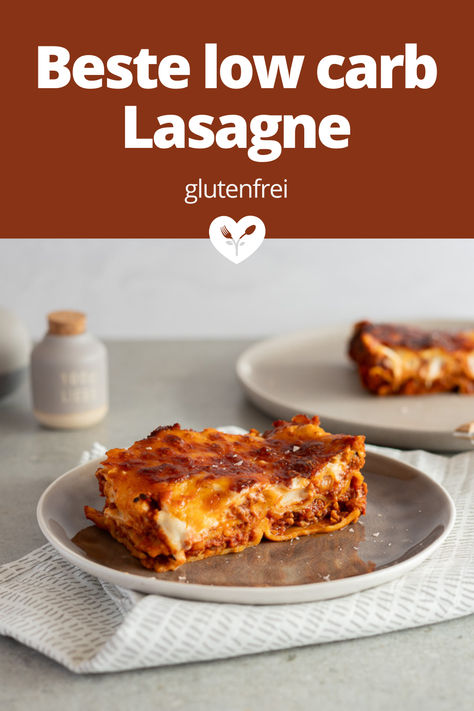 Das ist definitiv die beste Lasagne aller Zeiten & keiner würde merken, dass sie low carb, clean & low carb ist. Ich liebe dieses Gericht, weil es sich so gut am Morgen oder Vorabend vorbereiten lässt & der Ofen dann den Großteil der Arbeit erledigt. Du kannst die Lasagne mit Fleisch, fleischlos und sogar vegan zubereiten – schmeckt & gelingt genau gleich gut! Clean Low Carb, Low Carb Lasagne, Low Carb, Low Carb Recipes