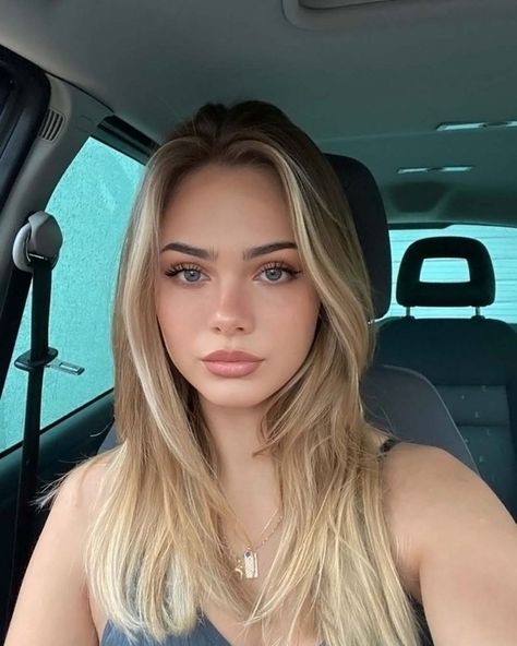 Car Selfies, Es Der Clown, Beauty Hair Color, Big Women Fashion, Color Combinations For Clothes, Big Forehead, Model Aesthetic, Blonde Girl, Cut And Style