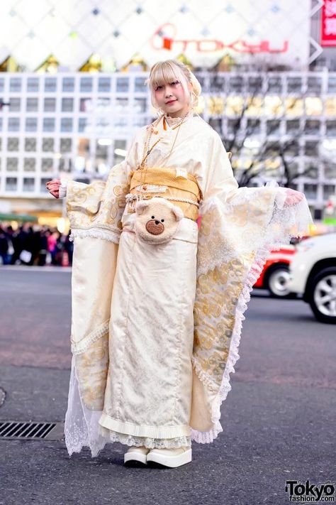 Handmade Japanese Kimono on the Street in Tokyo For Coming of Age Day Kimono Street Style, Japan Street Fashion, Coming Of Age Day, Mode Harajuku, Fashion Kimono, Furisode Kimono, Japanese Traditional Clothing, Harajuku Japan, Japan Fashion Street