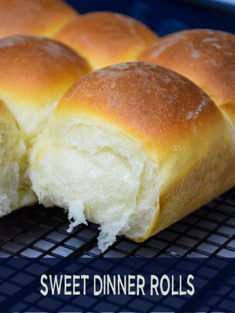 Recept Sandwiches, Sweet Dinner Rolls, Sweet Roll Recipe, Bread Rolls Recipe, Homemade Rolls, Homemade Dinner Rolls, Cloud Bread, Dinner Rolls Recipe, Roll Recipe