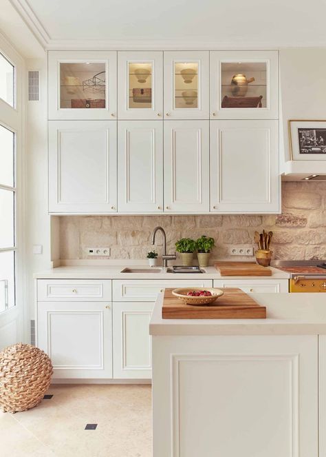 British Country Kitchen, Modern French Country Kitchen, Country Kitchen Backsplash, French Kitchen Design, French Country Kitchen Ideas, French Country Kitchen Designs, British Kitchen, Country Kitchen Ideas, Modern French Country