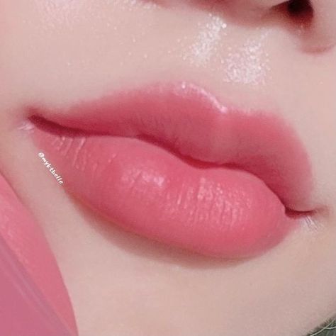 Lips Inspiration, Bentuk Alis, Corps Idéal, Lips Photo, Love Lips, Lip Beauty, Perfect Lips, Beauty Goals, Hot Lips