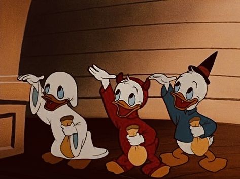 Huey Dewey And Louie, Kalle Anka, Images Disney, Halloween Wallpaper Iphone, Cartoon Profile Pictures, Old Disney, Halloween Cartoons, Disney Aesthetic, Cute Disney Wallpaper